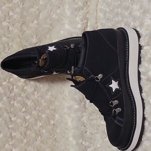 Converse Mountain Club Women's Shoes, Size 9. Black